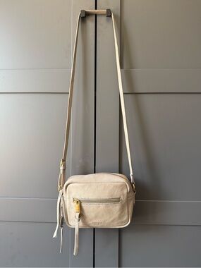 Margot New York gray leather crossbody/shoulder bag. 8x6x2.75 EUC